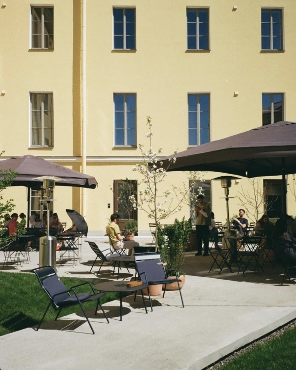 Яблоневый сад, оранжерея и таверна. 10 петербургских