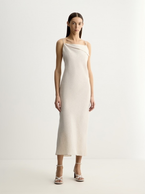 Чем больше платьев, тем лучше. 20 летних