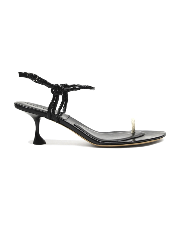 Больше, чем просто босоножки: 20 модных пар