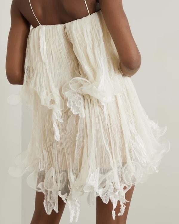 Страз много не бывает. Выбираем образ невесты