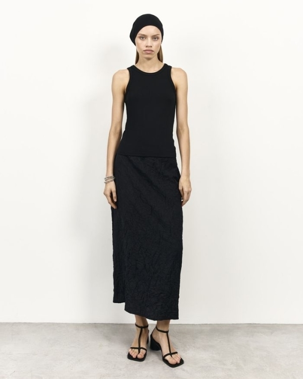 Акцент на женственность. Подборка юбок, платьев и