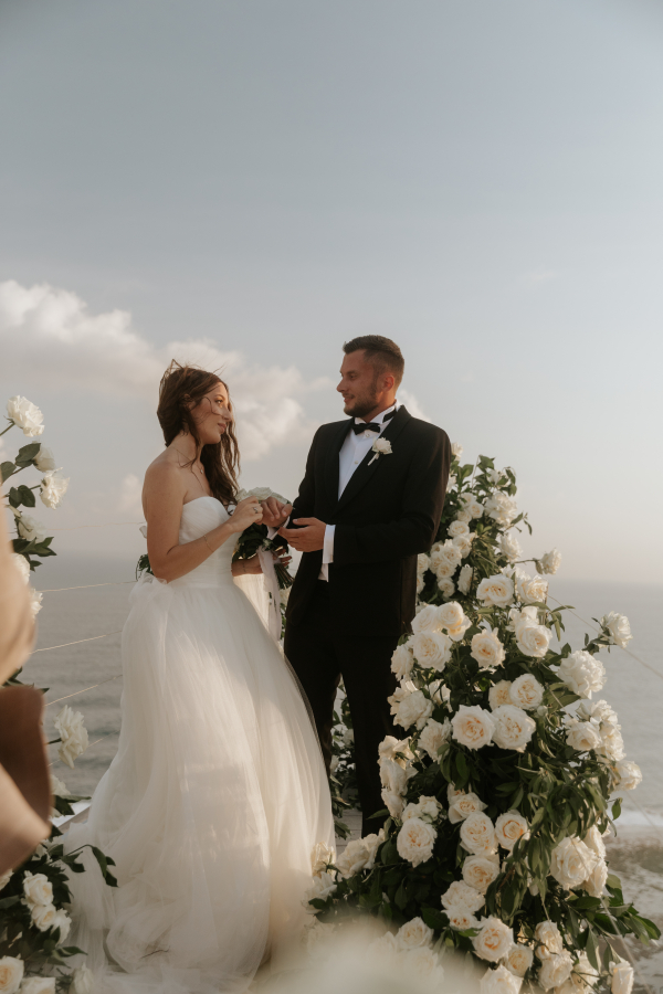 Церемония на крыле самолета, свадебный ужин у