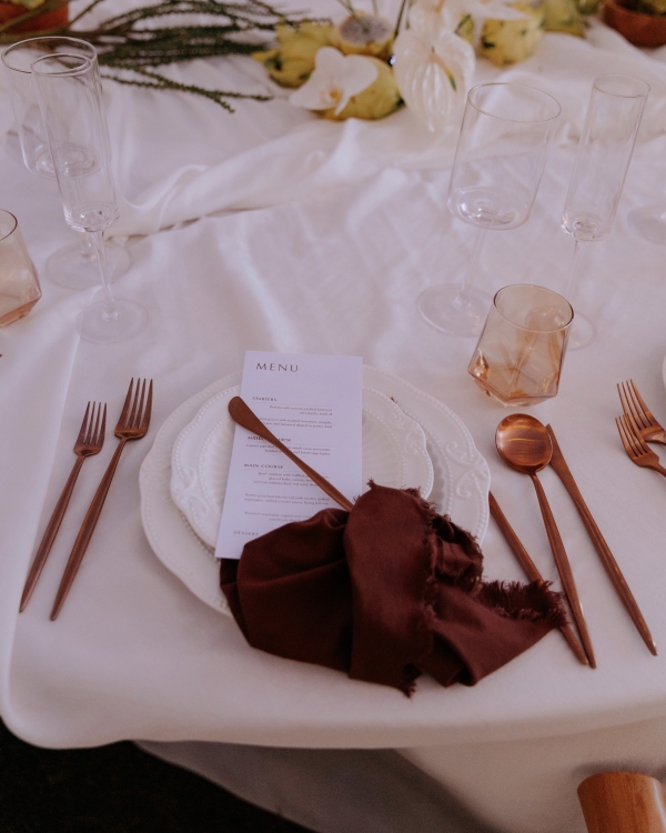 Церемония на крыле самолета, свадебный ужин у