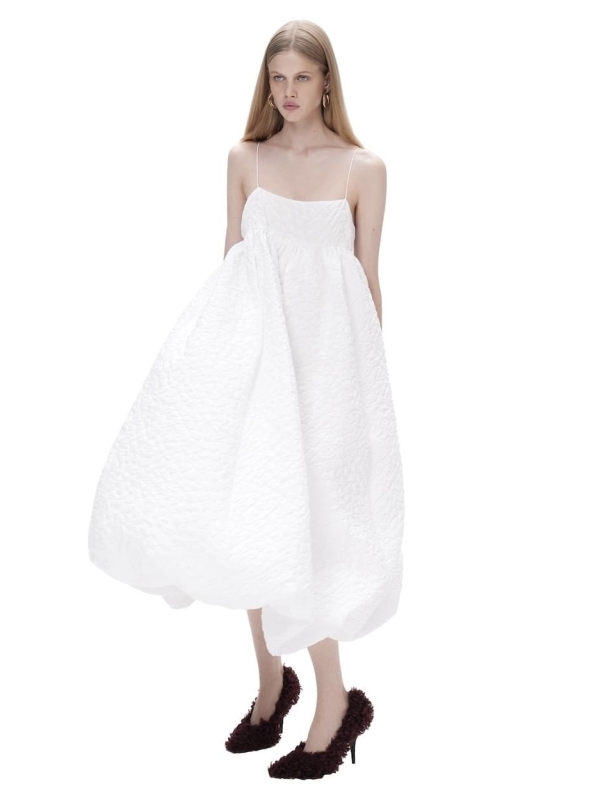 Чем больше платьев, тем лучше. 20 летних