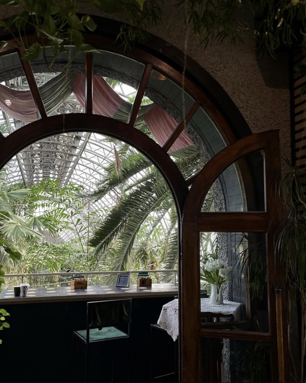 Яблоневый сад, оранжерея и таверна. 10 петербургских