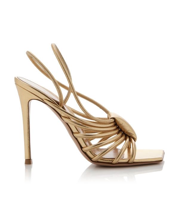 Больше, чем просто босоножки: 20 модных пар