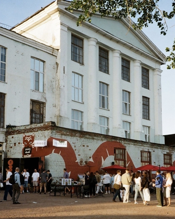 Яблоневый сад, оранжерея и таверна. 10 петербургских
