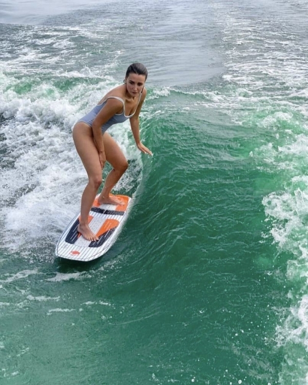 Приручи волну. Где заняться вейксерфингом в Москве?