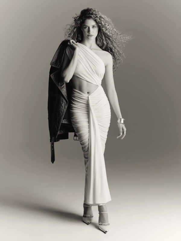 Чем больше платьев, тем лучше. 20 летних