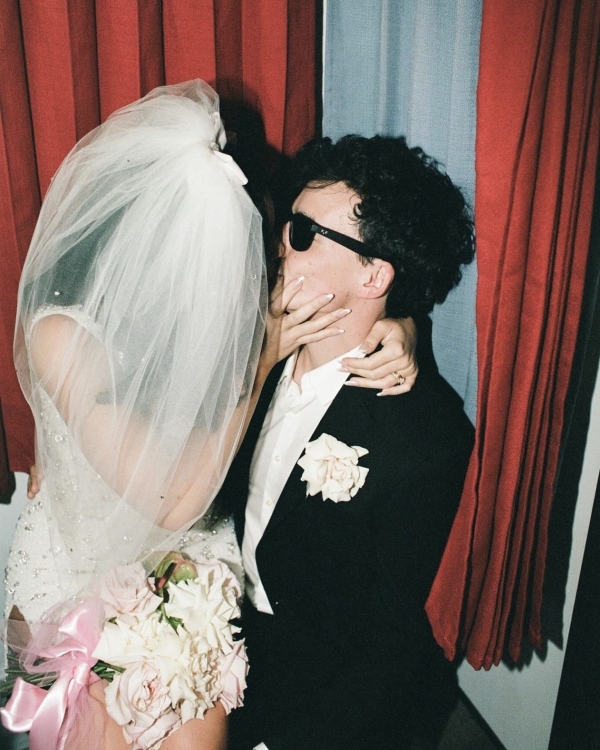 Страз много не бывает. Выбираем образ невесты