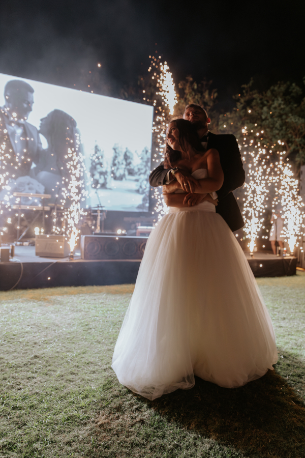 Церемония на крыле самолета, свадебный ужин у