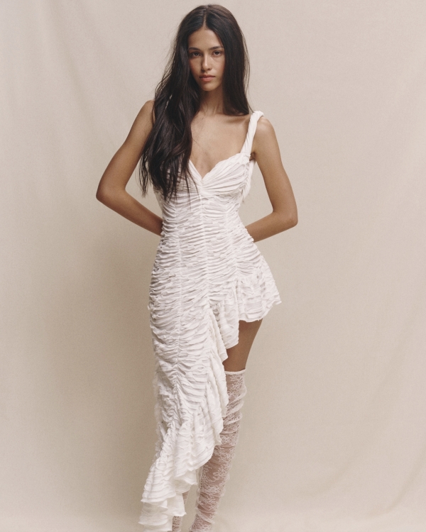 Страз много не бывает. Выбираем образ невесты