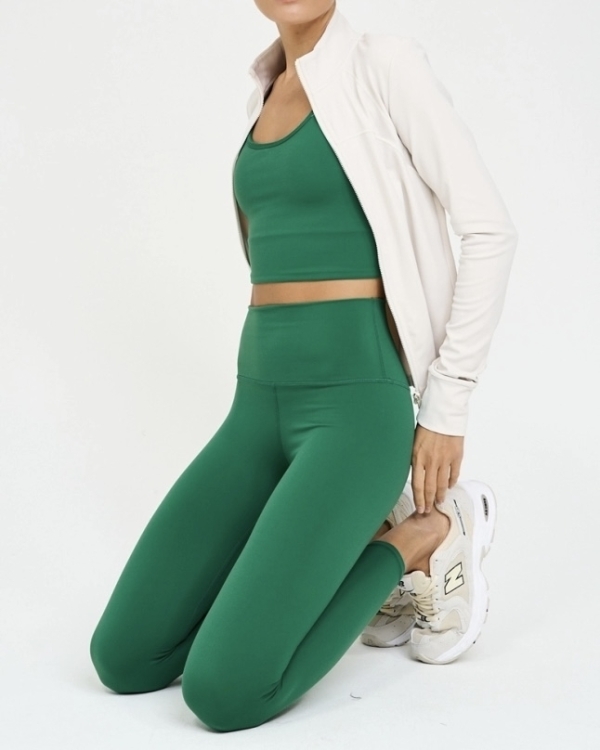 В форме круглый год. Спортивные образы локальных