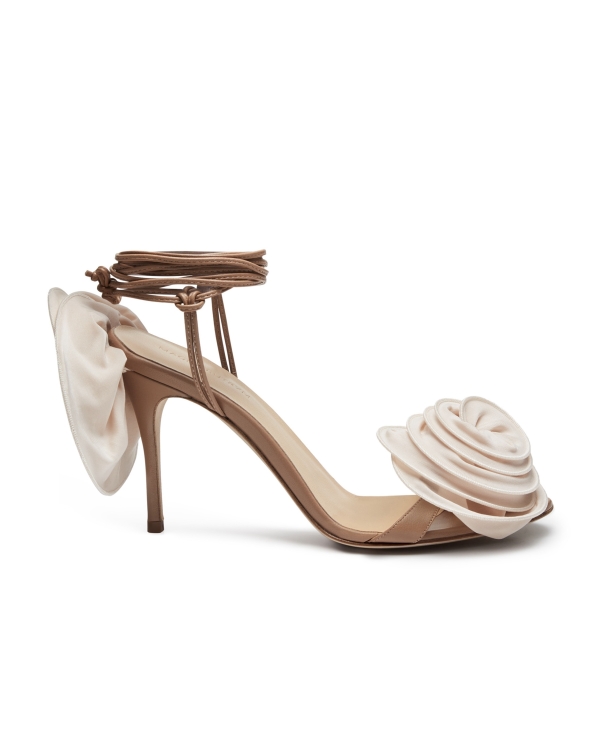 Больше, чем просто босоножки: 20 модных пар