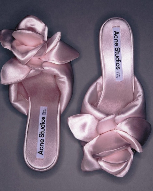 Больше, чем просто босоножки: 20 модных пар