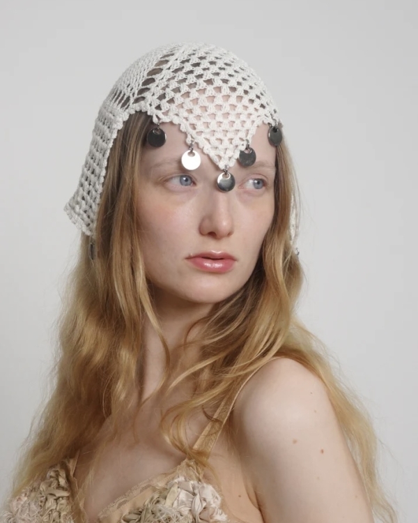 Для непринужденного шика. 18 головных уборов-украшений для