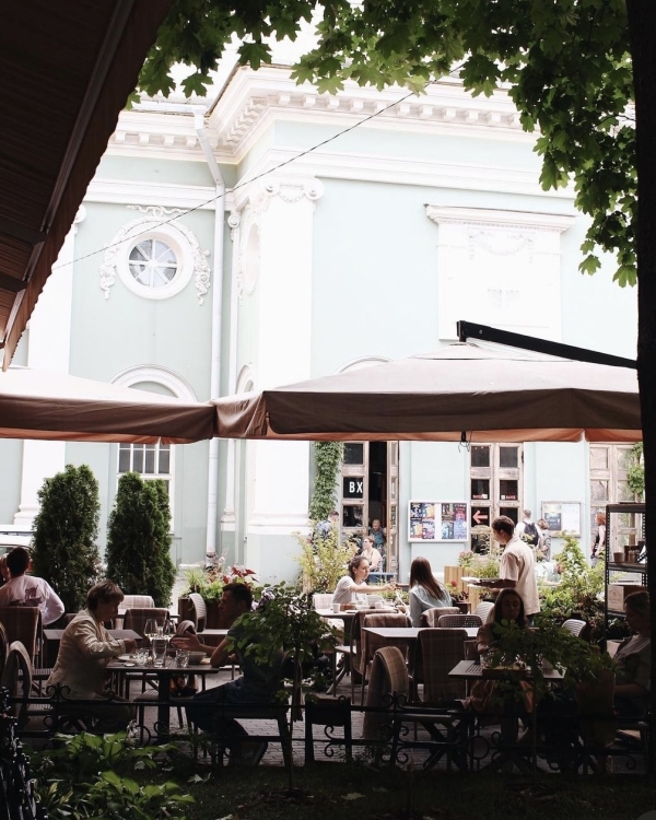 Яблоневый сад, оранжерея и таверна. 10 петербургских