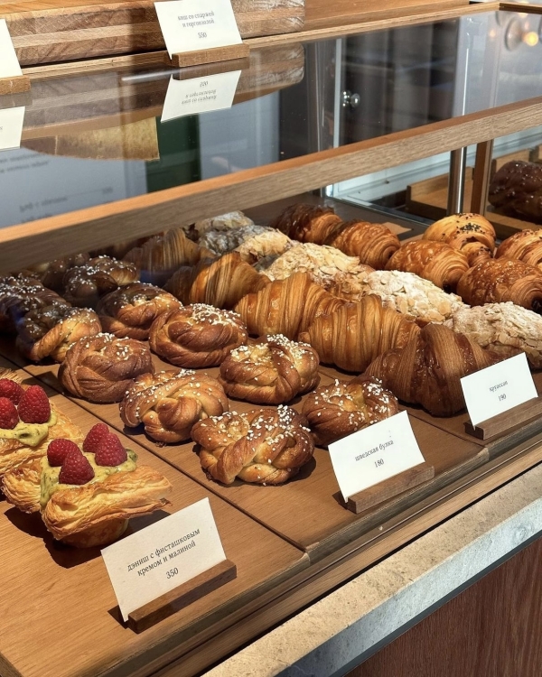 Яблоневый сад, оранжерея и таверна. 10 петербургских