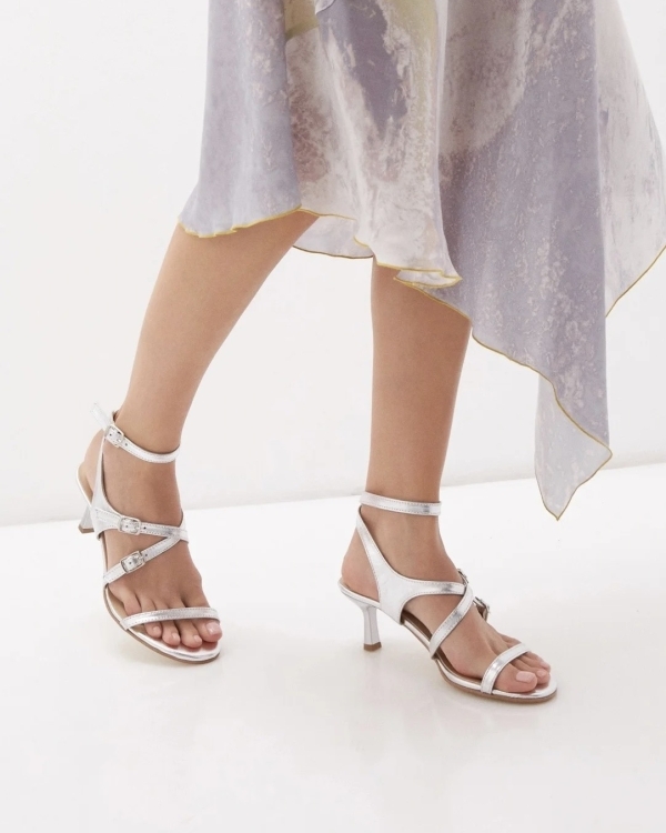 Где найти босоножки для свадебного образа?