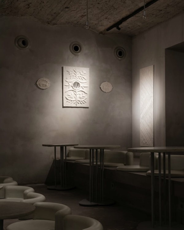 Крапива с крабом в Soma, Адель в