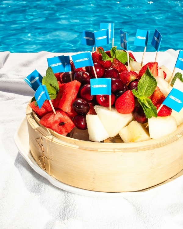 Крапива с крабом в Soma, Адель в