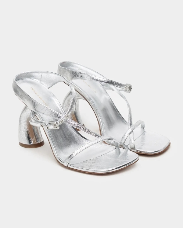 Где найти босоножки для свадебного образа?