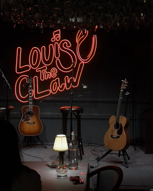 Крапива с крабом в Soma, Адель в