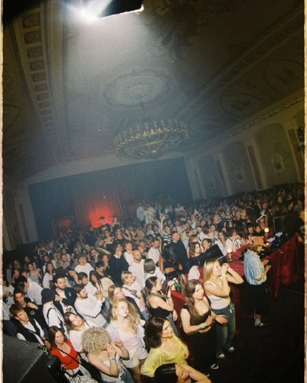 А что, если устроить девичник на экскурсии?