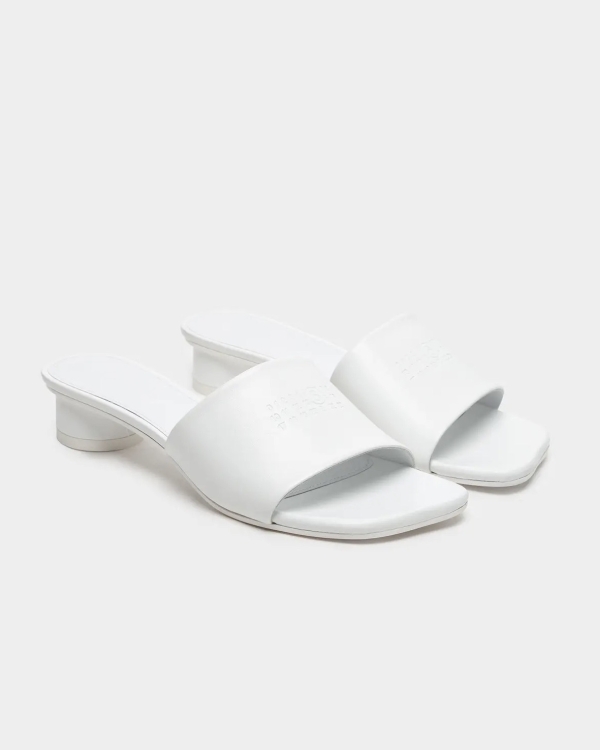 Где найти босоножки для свадебного образа?