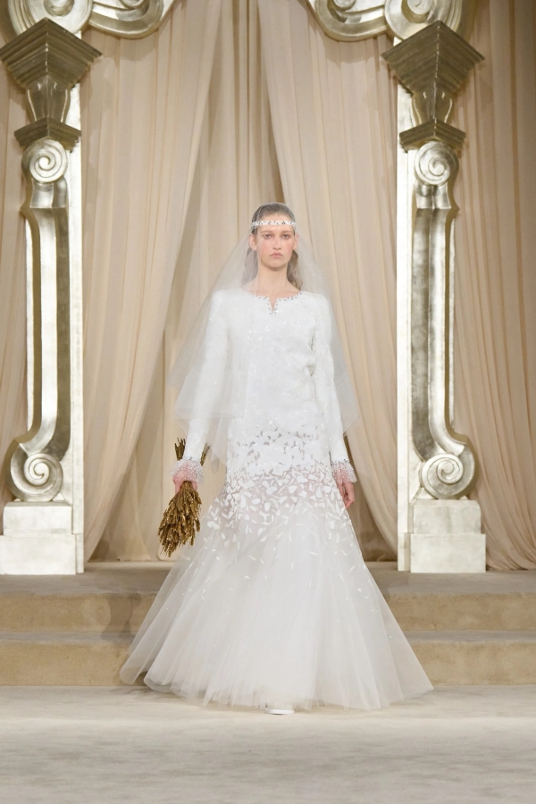 Невеста Chanel на Неделе высокой моды в