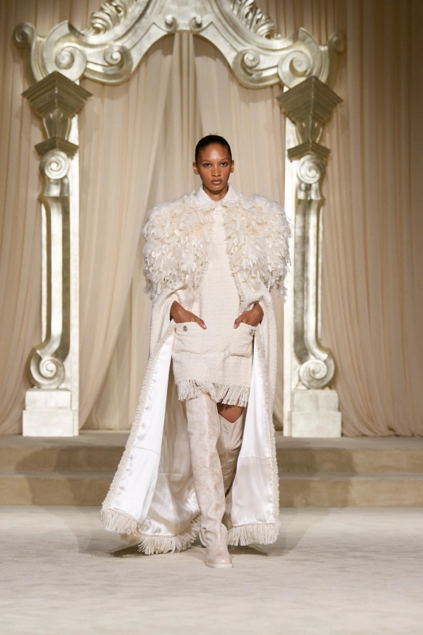 Невеста Chanel на Неделе высокой моды в