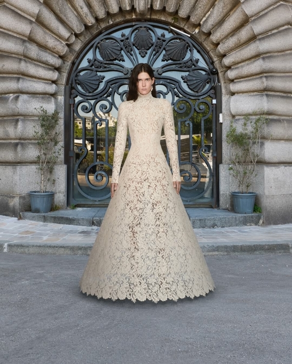 Демна Гвасалия показал, как выглядит невеста Balenciaga