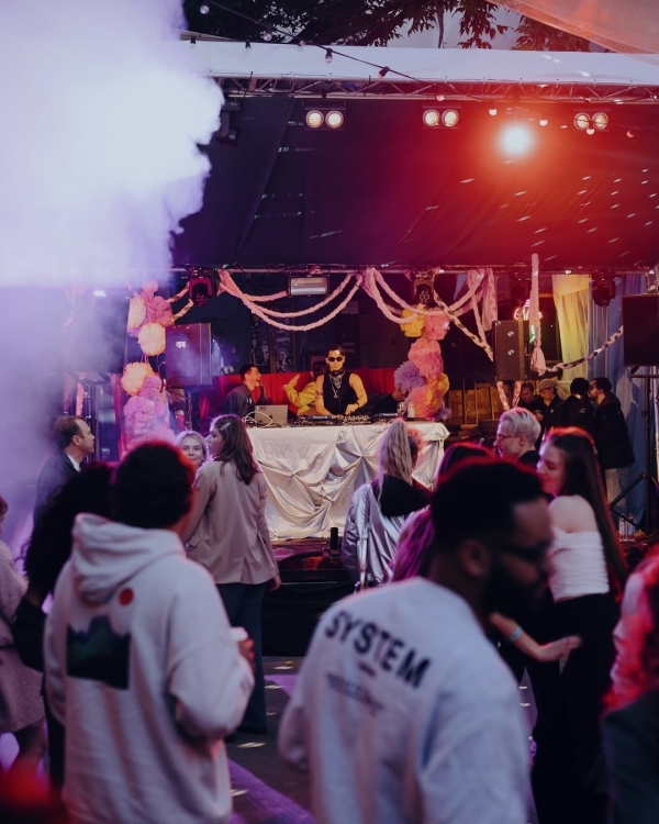 Бары с летними вечеринками, где можно устроить