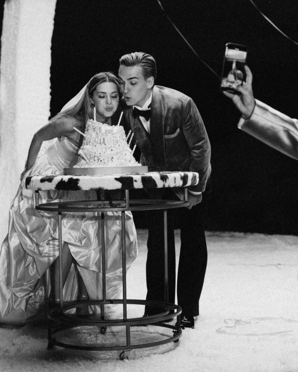 Нужно ли приглашать на свадьбу гостей вместе