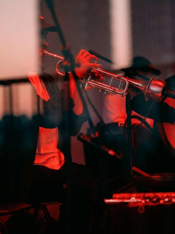 Крапива с крабом в Soma, Адель в