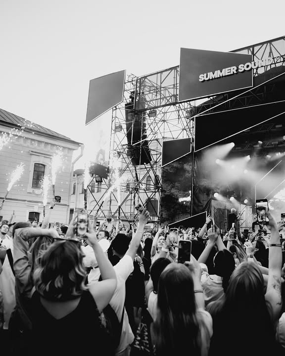 Ева Польна на дизайн-заводе «Флакон», день рождения