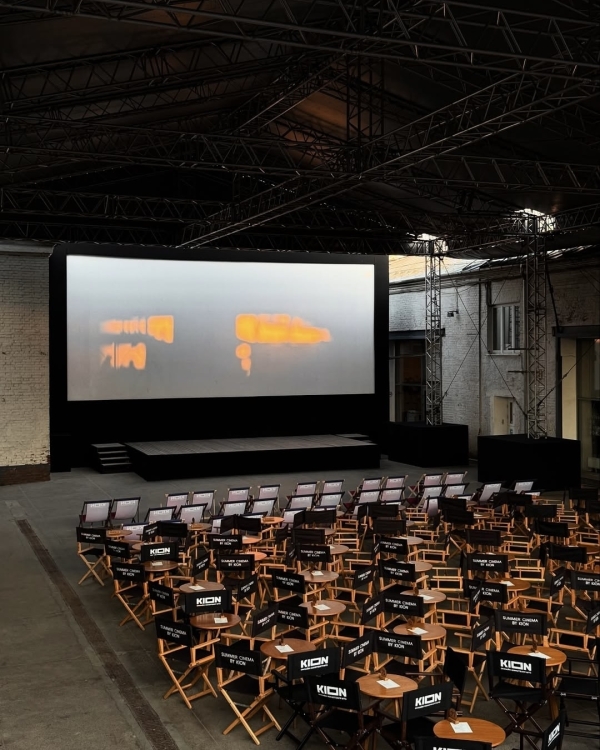 Крапива с крабом в Soma, Адель в