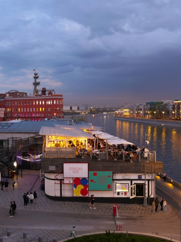 Бары с летними вечеринками, где можно устроить