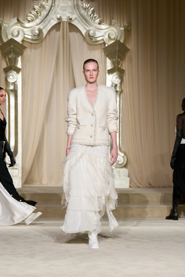 Невеста Chanel на Неделе высокой моды в
