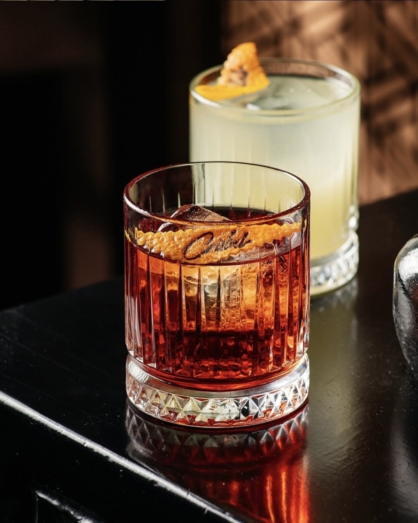 Где познакомиться с интеллигентным мужчиной в Санкт-Петербурге?