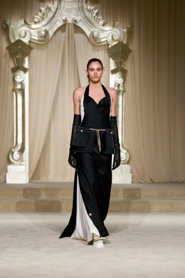 Невеста Chanel на Неделе высокой моды в