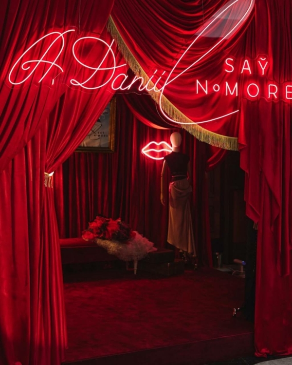 Сверкуче-сверкуче! Бурлеск-шоу на презетанции совместной коллекции Daniil