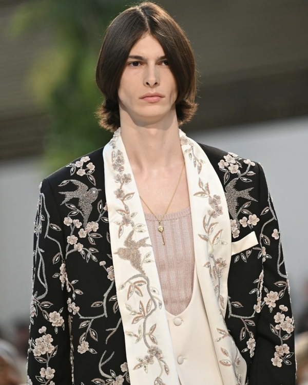 Растрепанный боб и каре: какие стрижки с