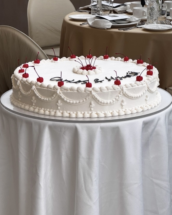 Время торта: какой выбрать на летнюю свадьбу