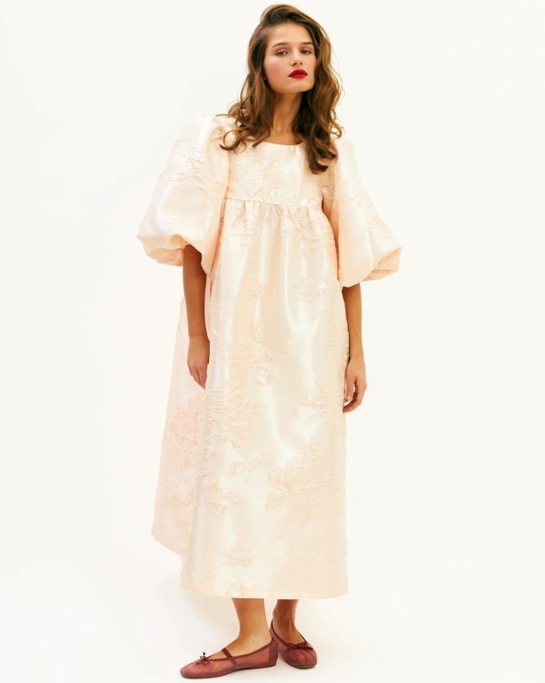 Как выбрать платье беременной невесте?