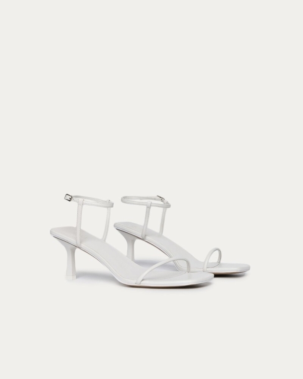 Где найти босоножки для свадебного образа?