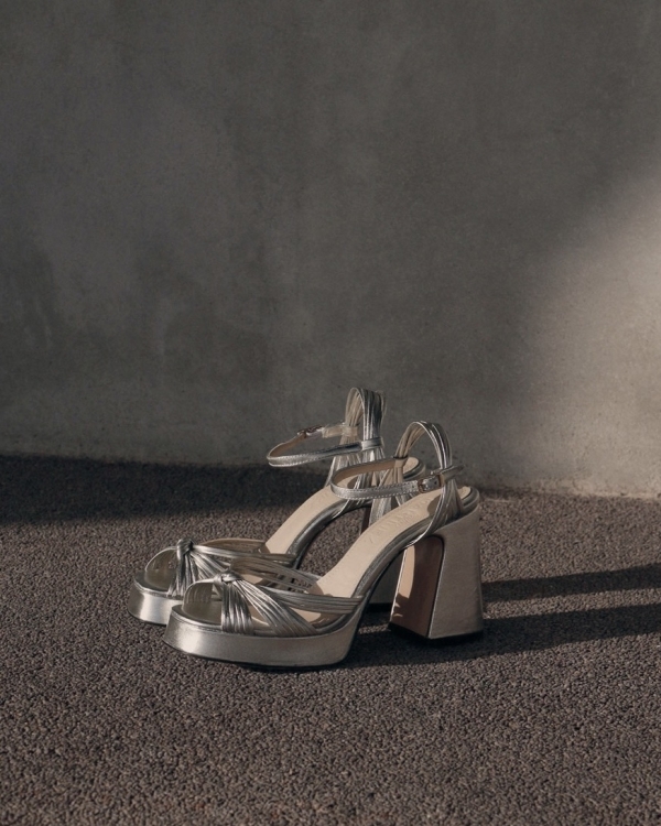 Где найти босоножки для свадебного образа?