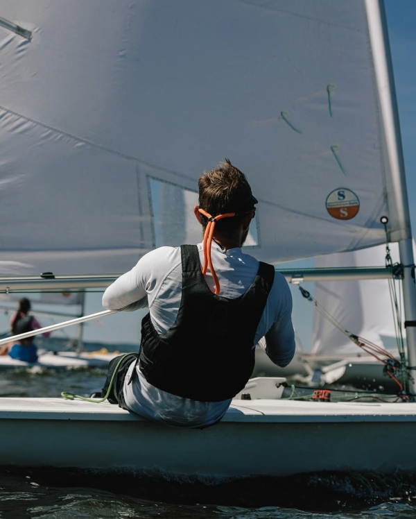 «Украденные поцелуи» в «Стрелке», выставка, вдохновленная одуванчиками,