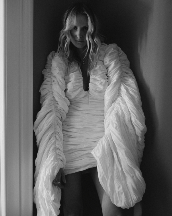 Интервью с невестой о свадьбе в эстетике