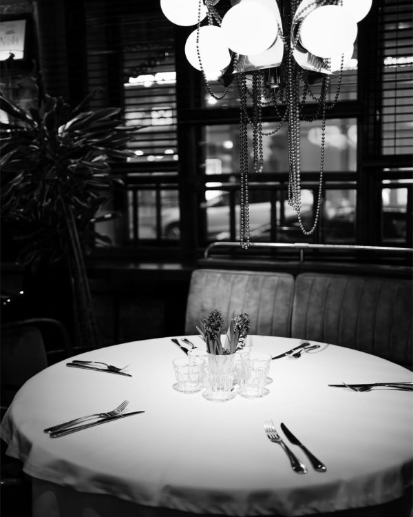 Где познакомиться с интеллигентным мужчиной в Санкт-Петербурге?